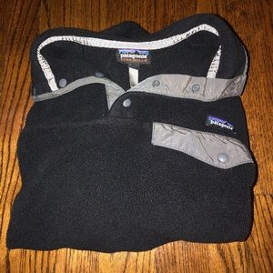 Black Patagonia Pull Over